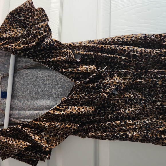 Leopard Print Ruffle Blouse - Picture 2 of 4